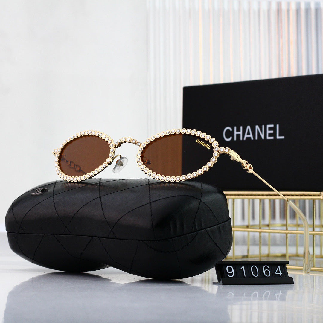 Lunettes de soleil vintage entièrement en métal et strass