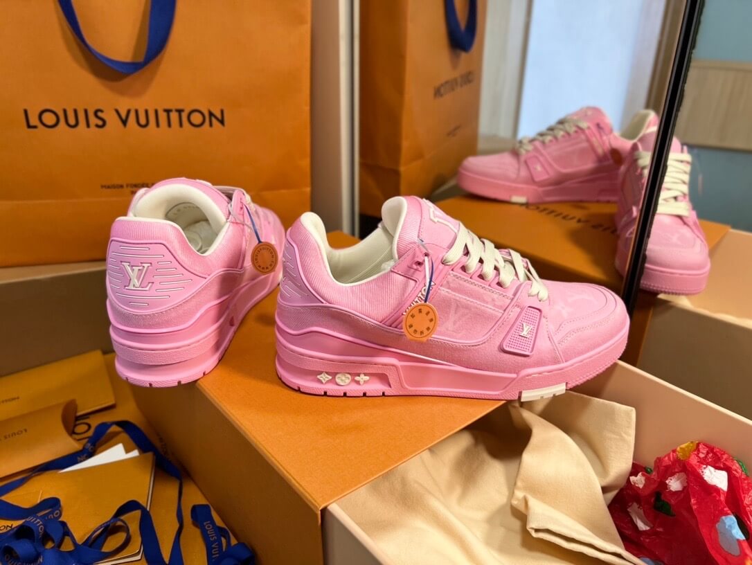 Classic Design Pink Sneaker