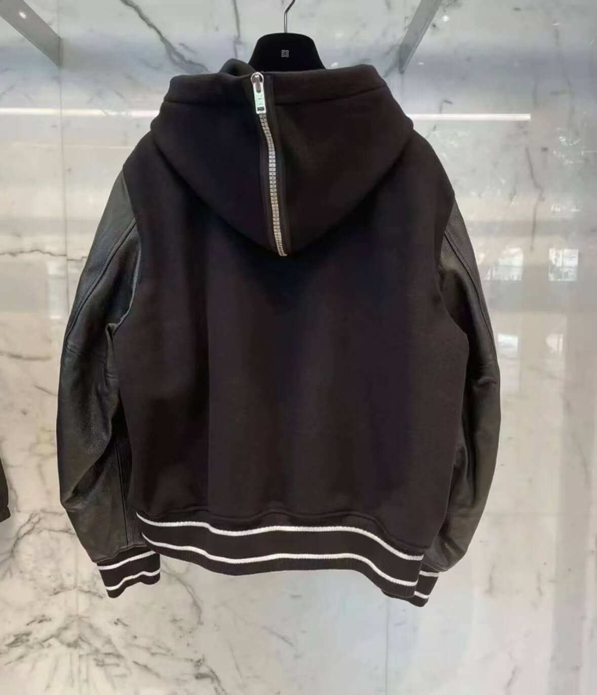 Veste à capuche zippée à panneaux