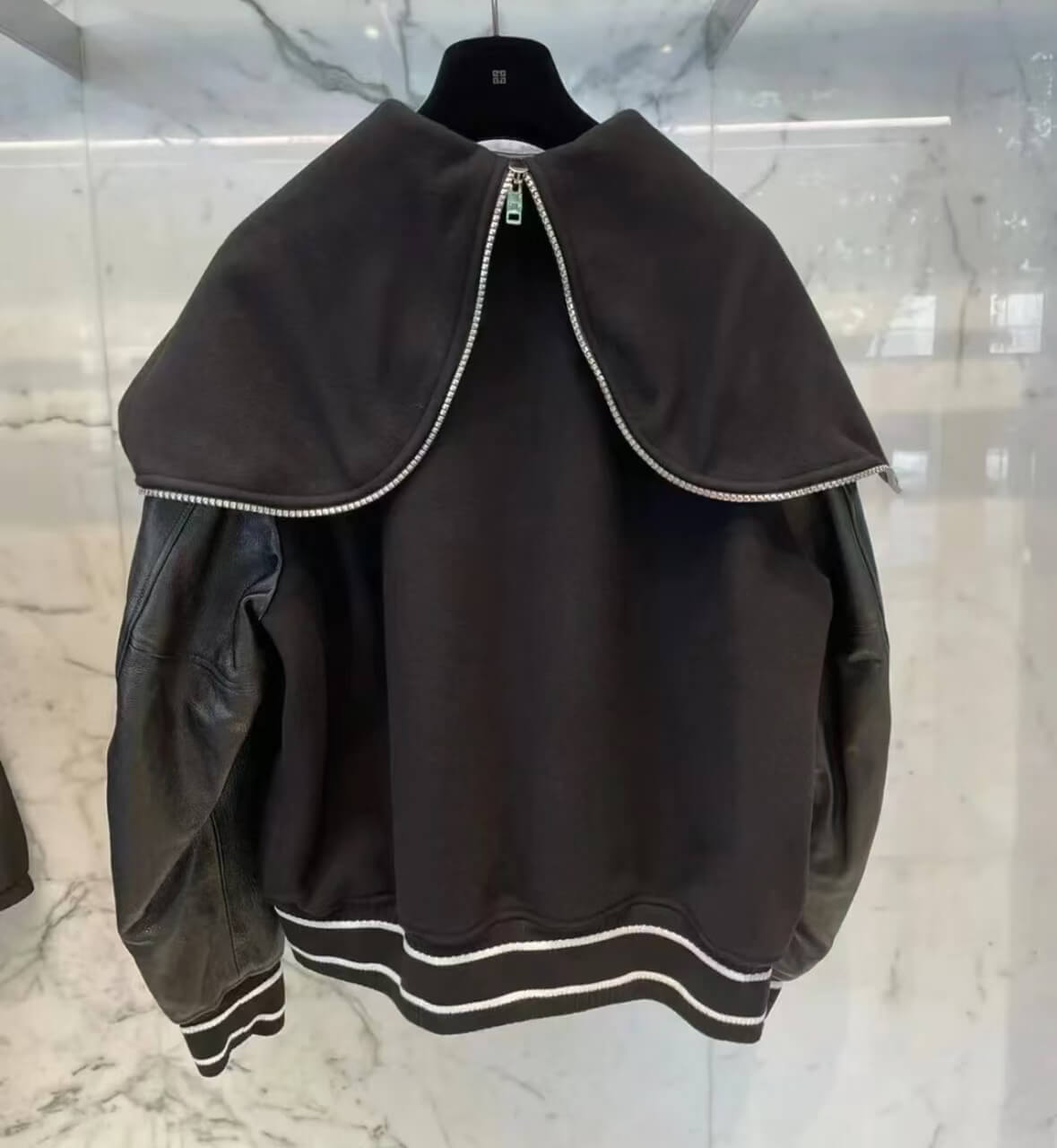 Veste à capuche zippée à panneaux