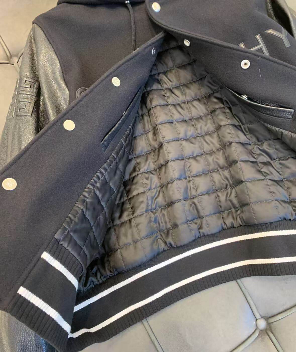 Veste à capuche zippée à panneaux