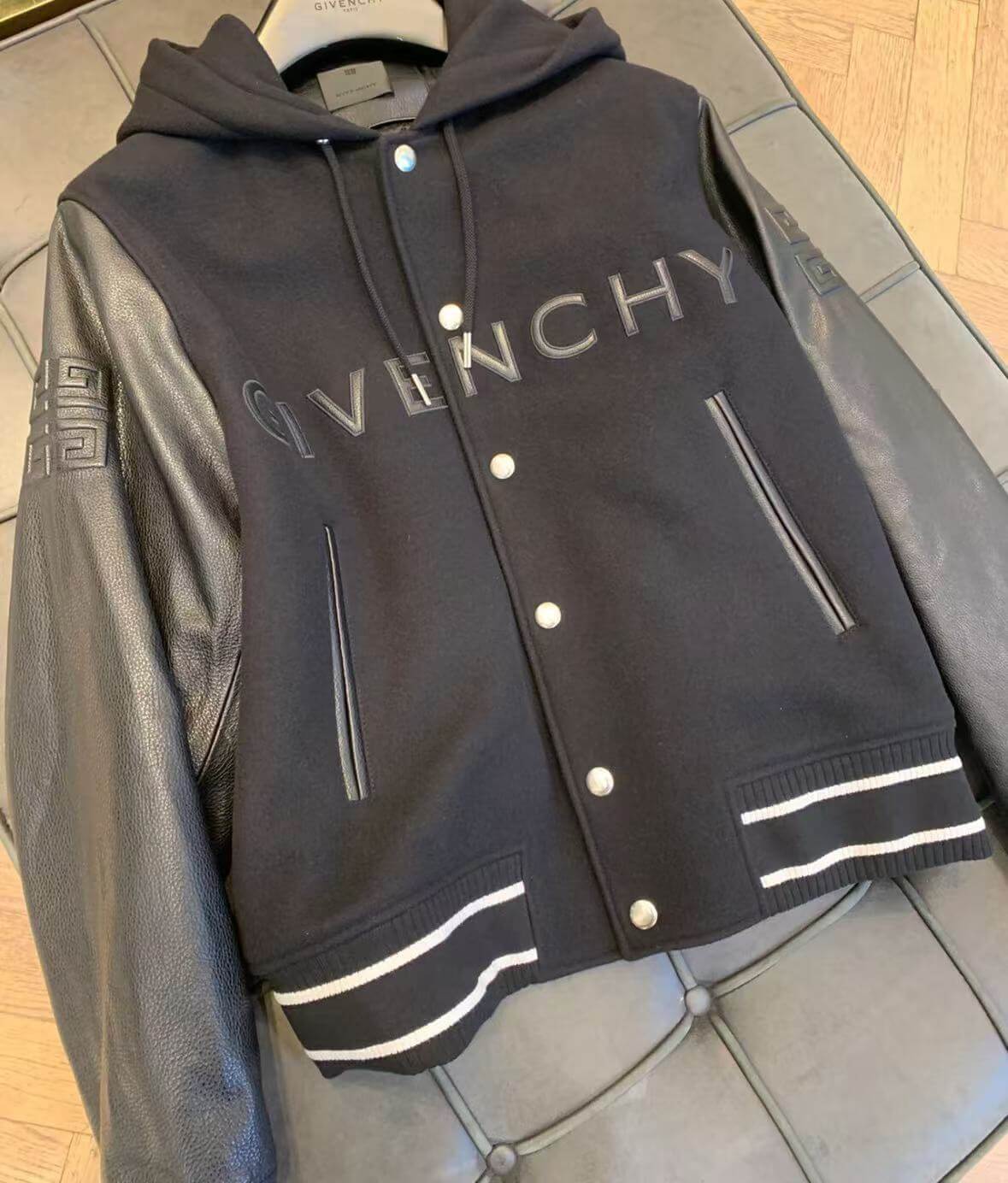 Veste à capuche zippée à panneaux