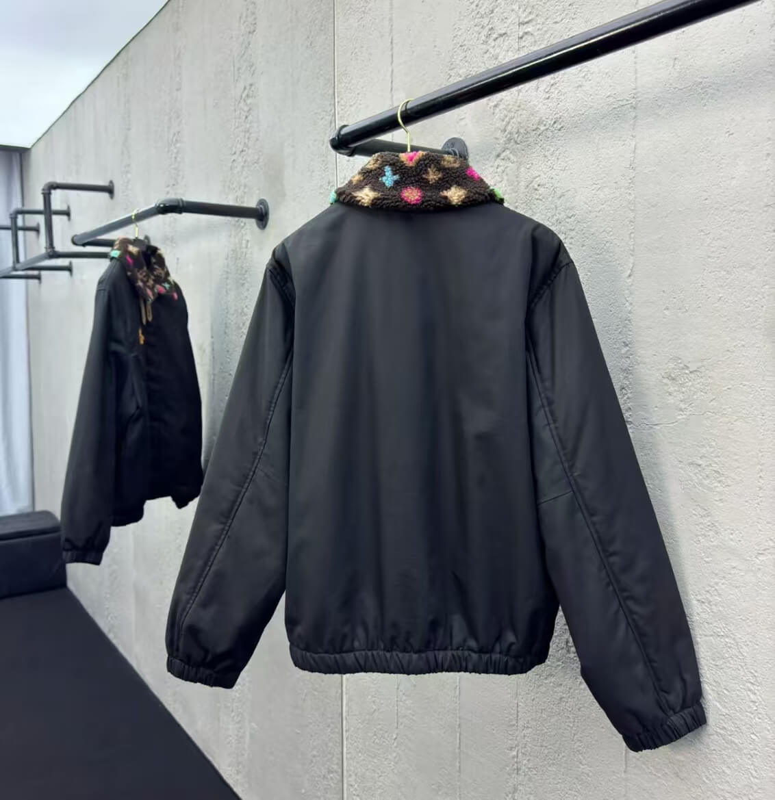 Blouson aviateur à col imprimé en daim