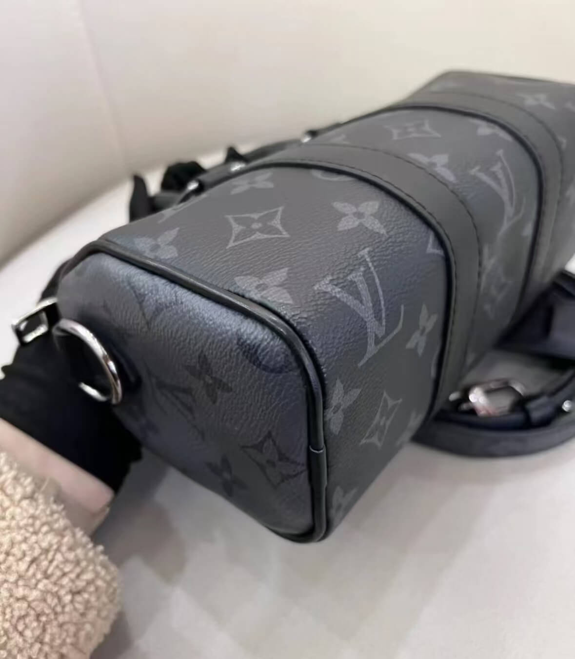 Sac cylindrique monogramme classique