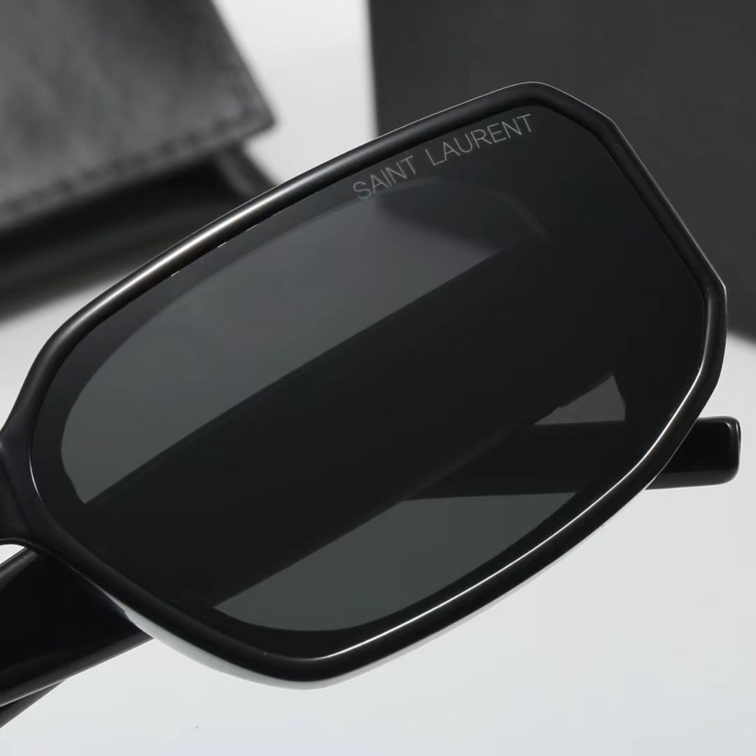 Lunettes de soleil rétro minimalistes