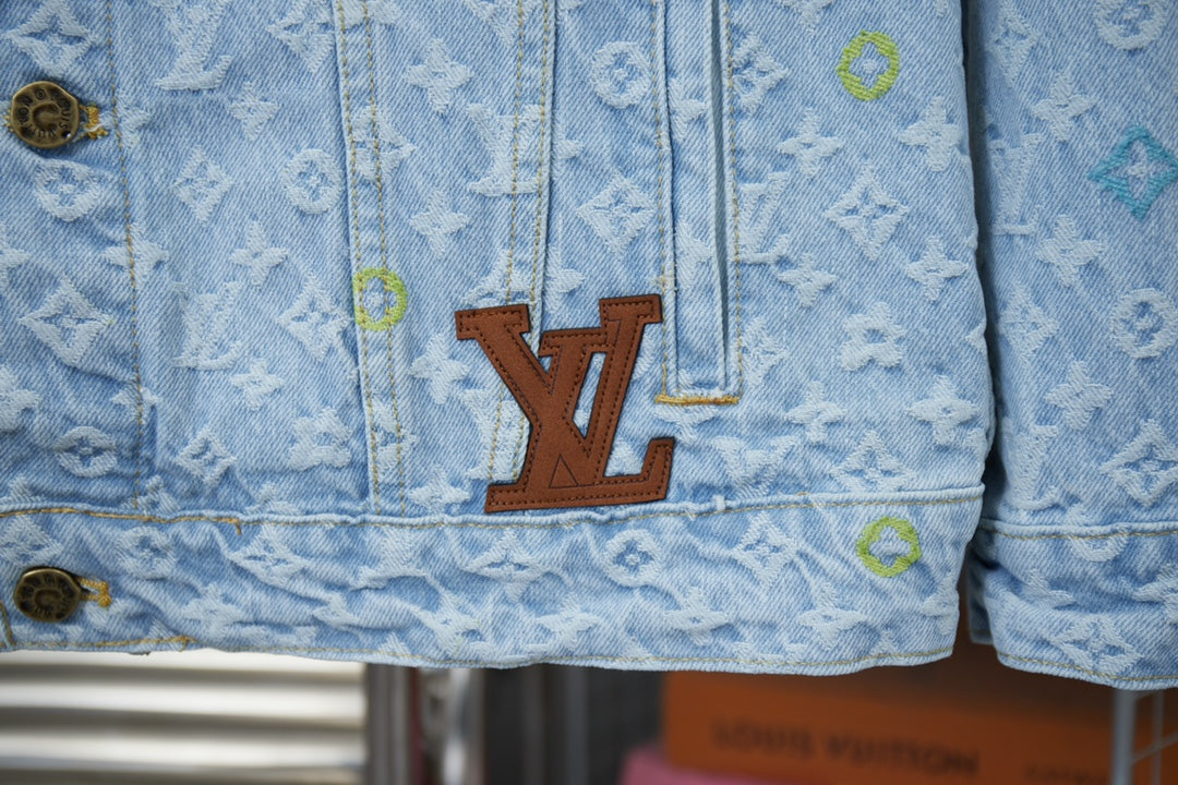 Veste en jean brodée colorée