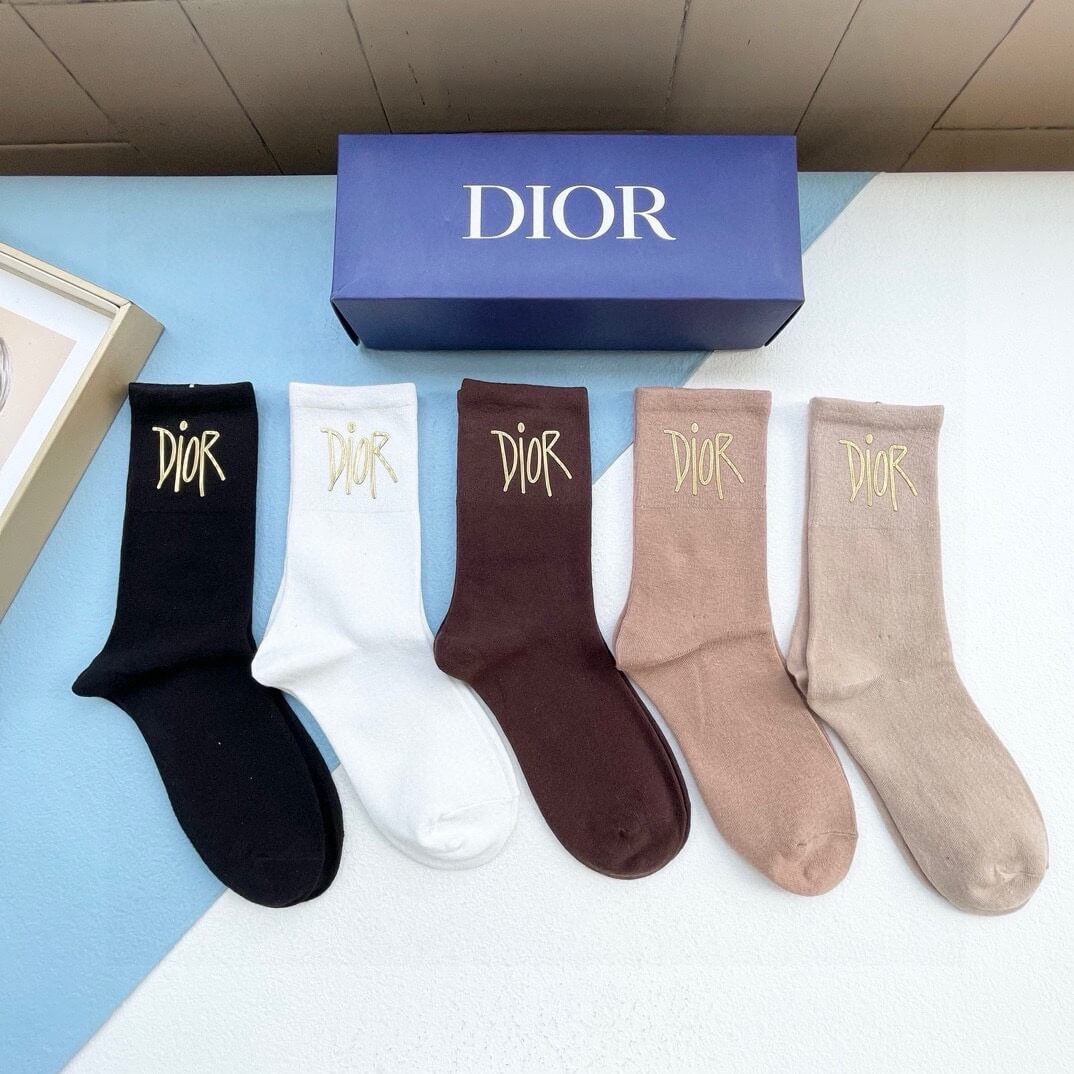 Nouvelles chaussettes à la cheville