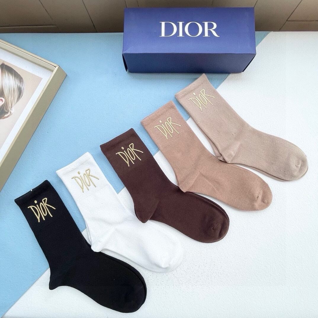 Nouvelles chaussettes à la cheville