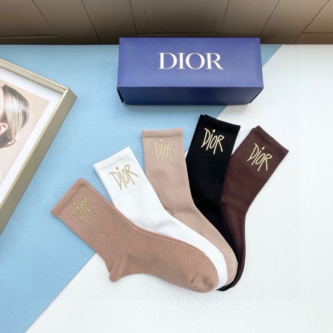 Nouvelles chaussettes à la cheville