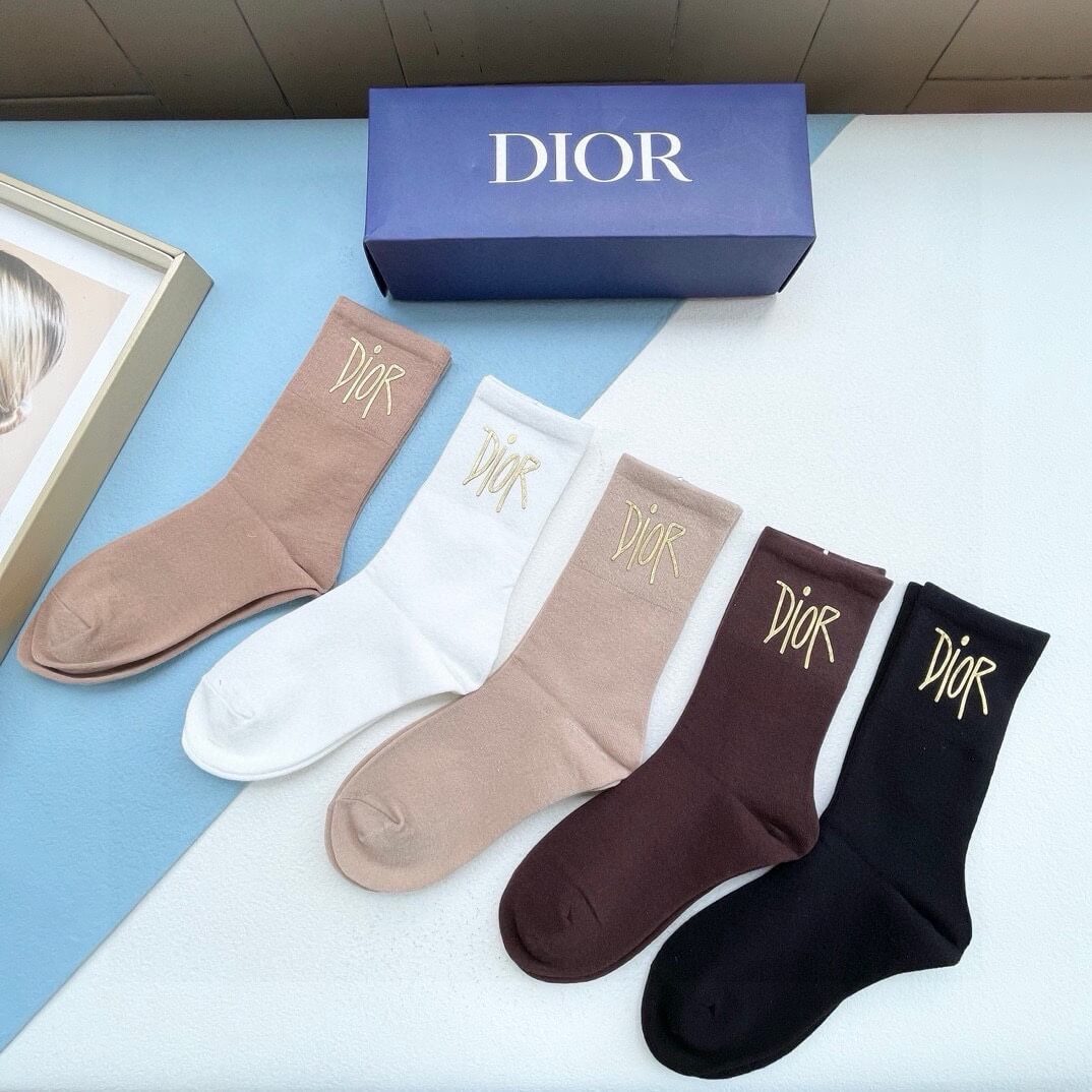 Nouvelles chaussettes à la cheville