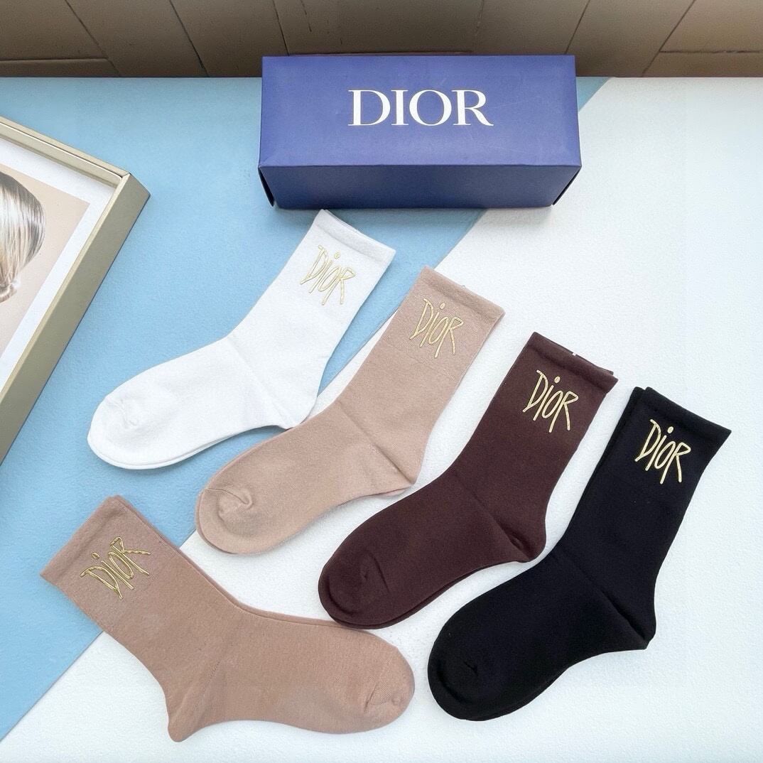 Nouvelles chaussettes à la cheville