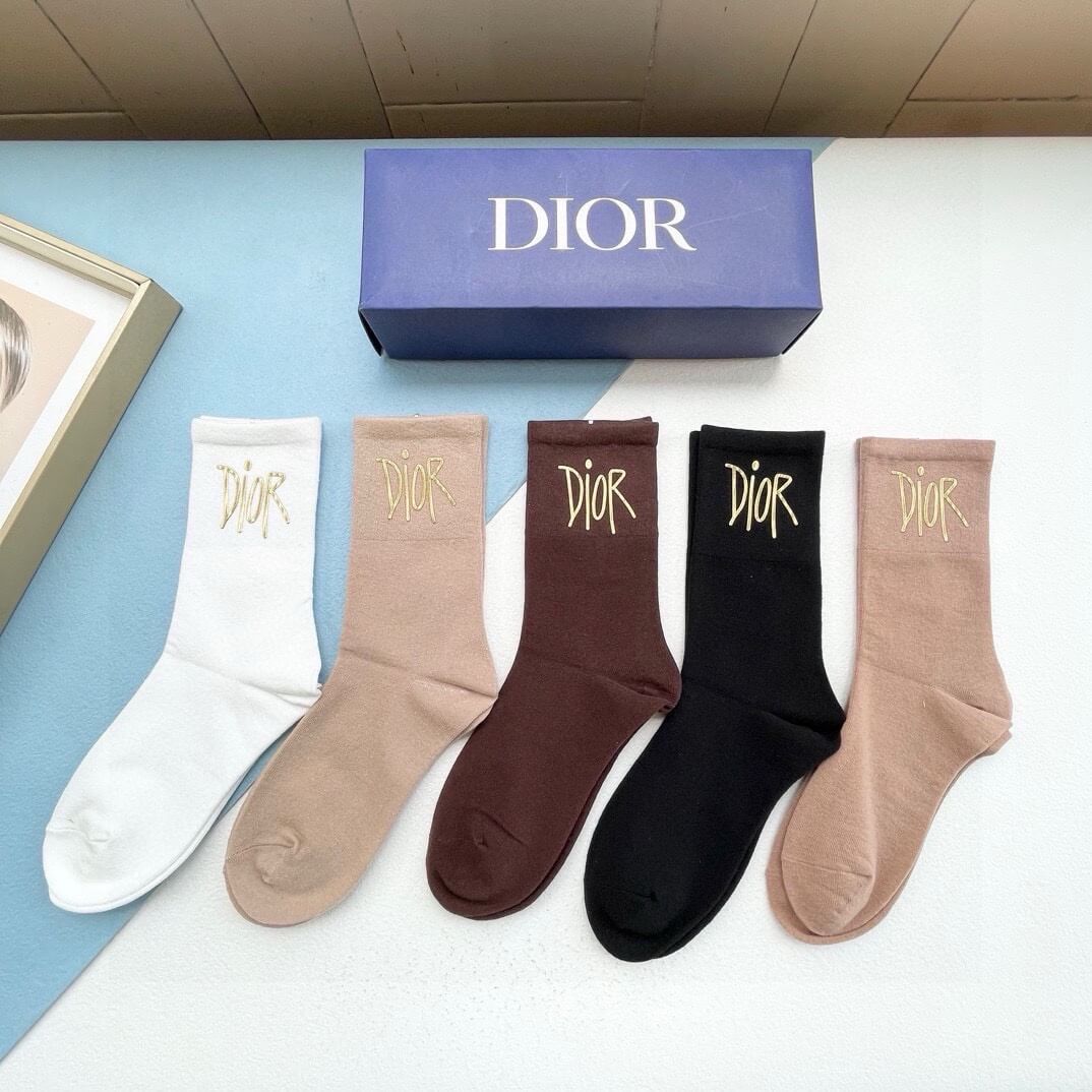 Nouvelles chaussettes à la cheville