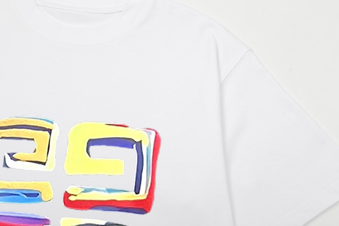 T-shirt coloré dessiné à la main