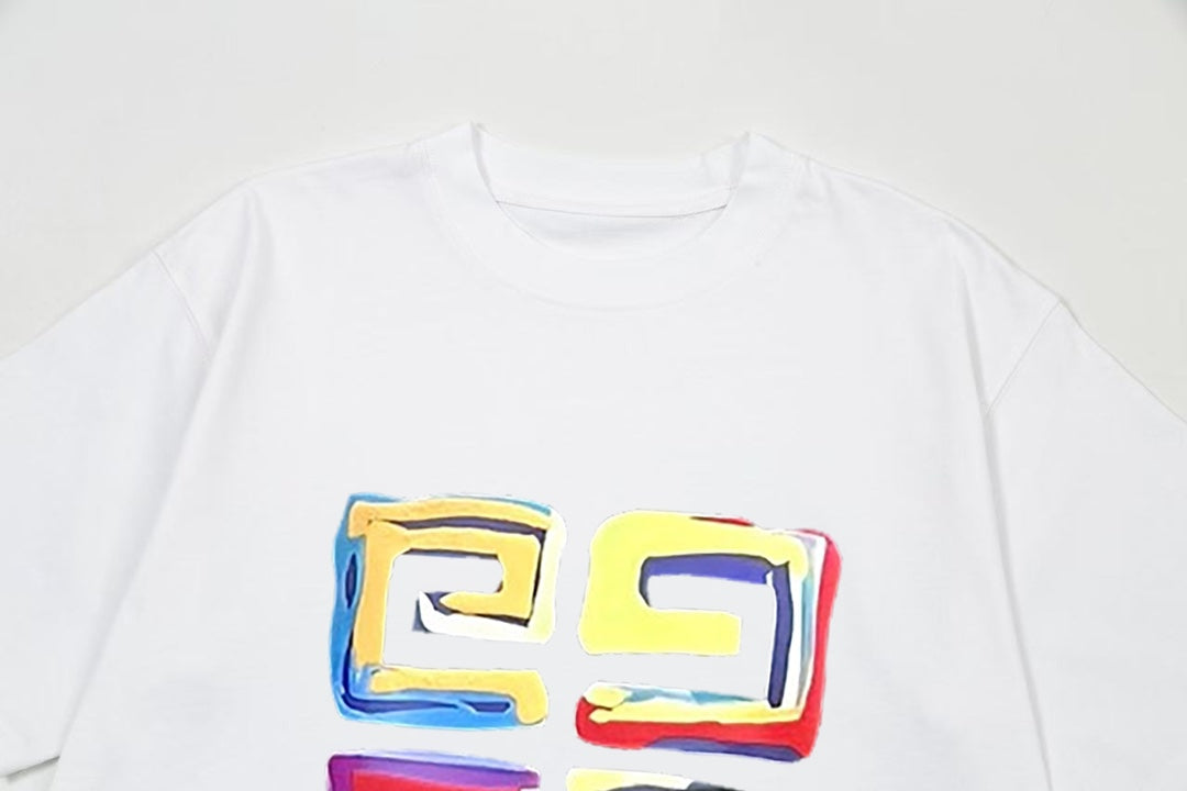 T-shirt coloré dessiné à la main