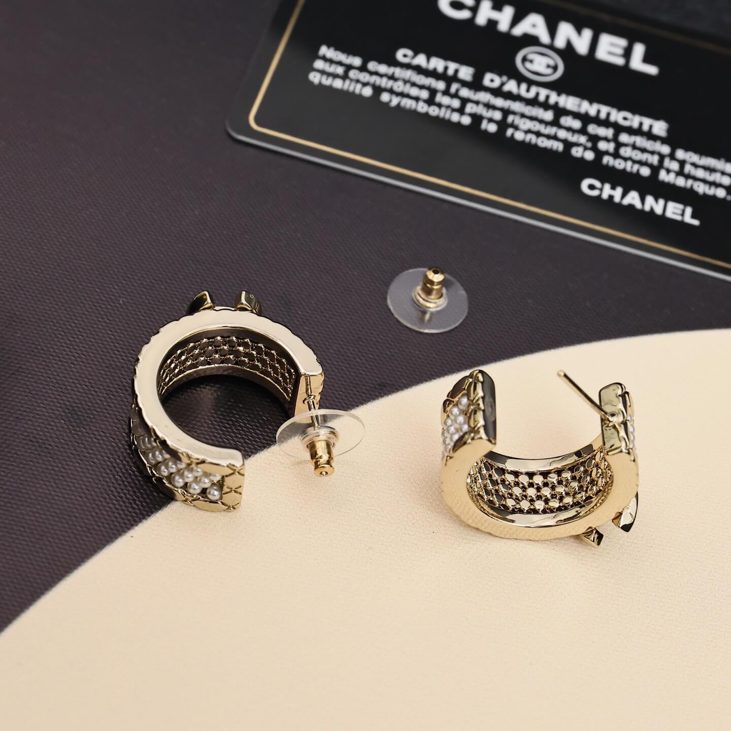Chic Pearl-Accented Earrings