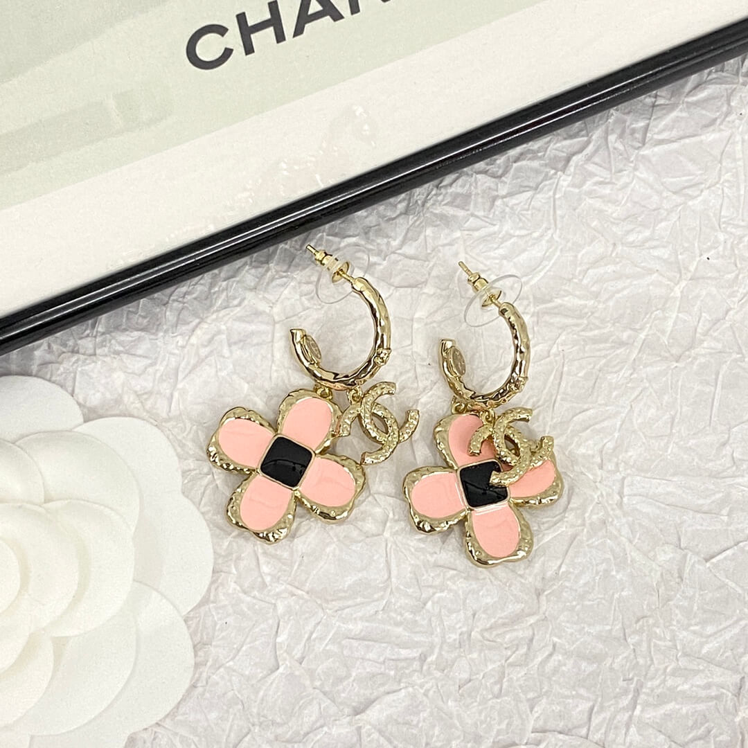 Color-Blocked Clover Earrings
