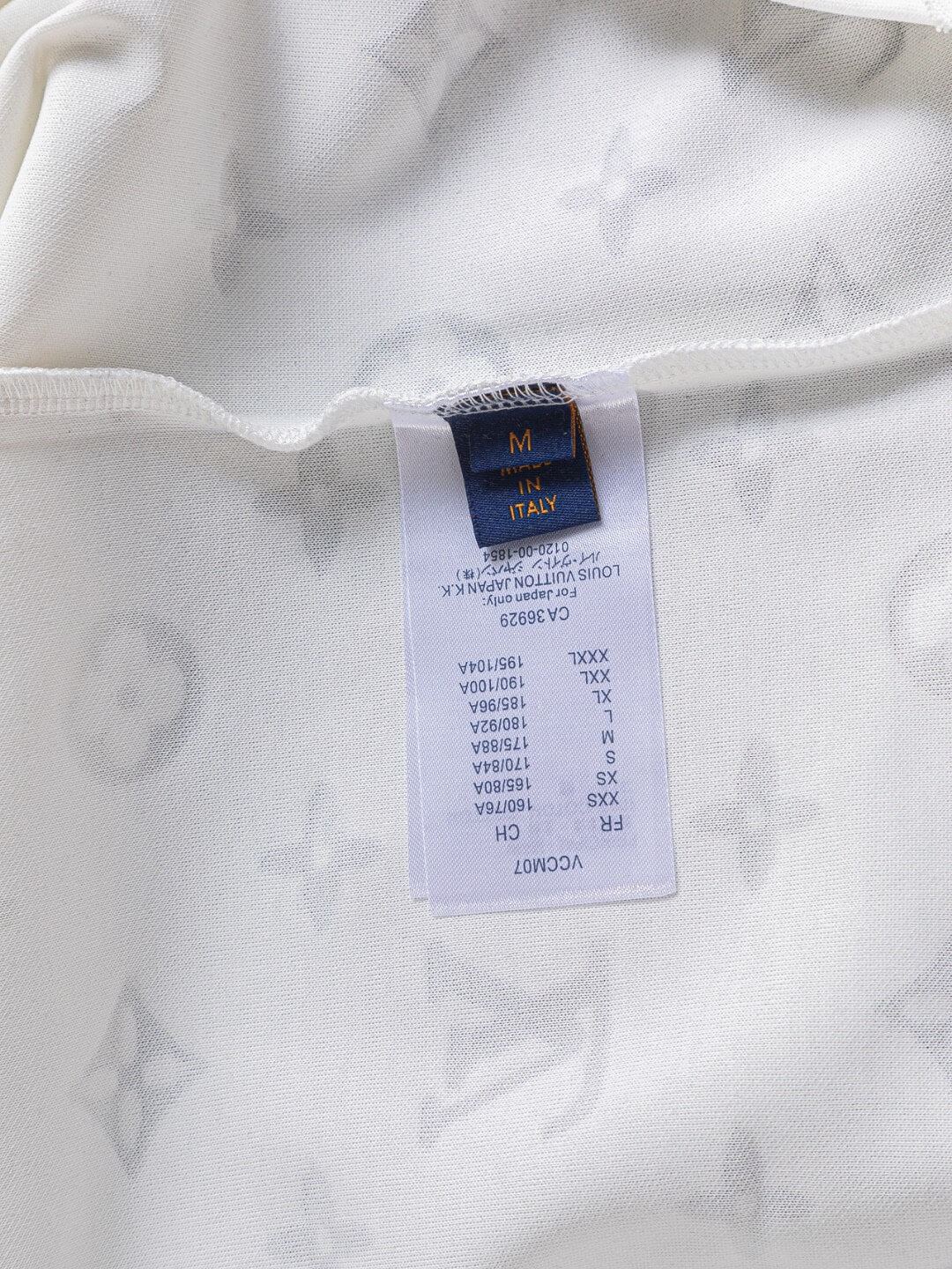 T-shirt imprimé multicolore sur tout le corps