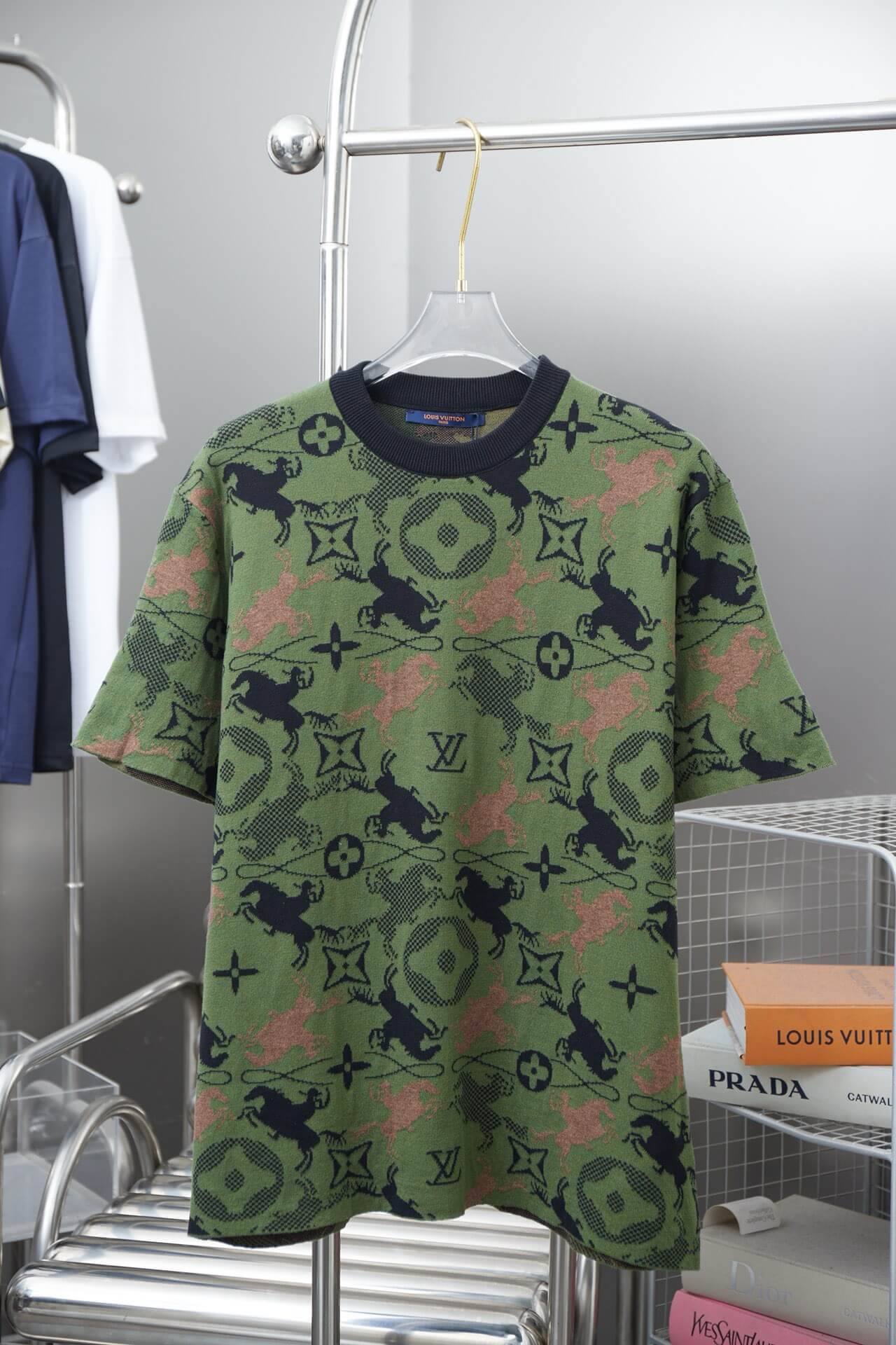 Grünes Camouflage-T-Shirt