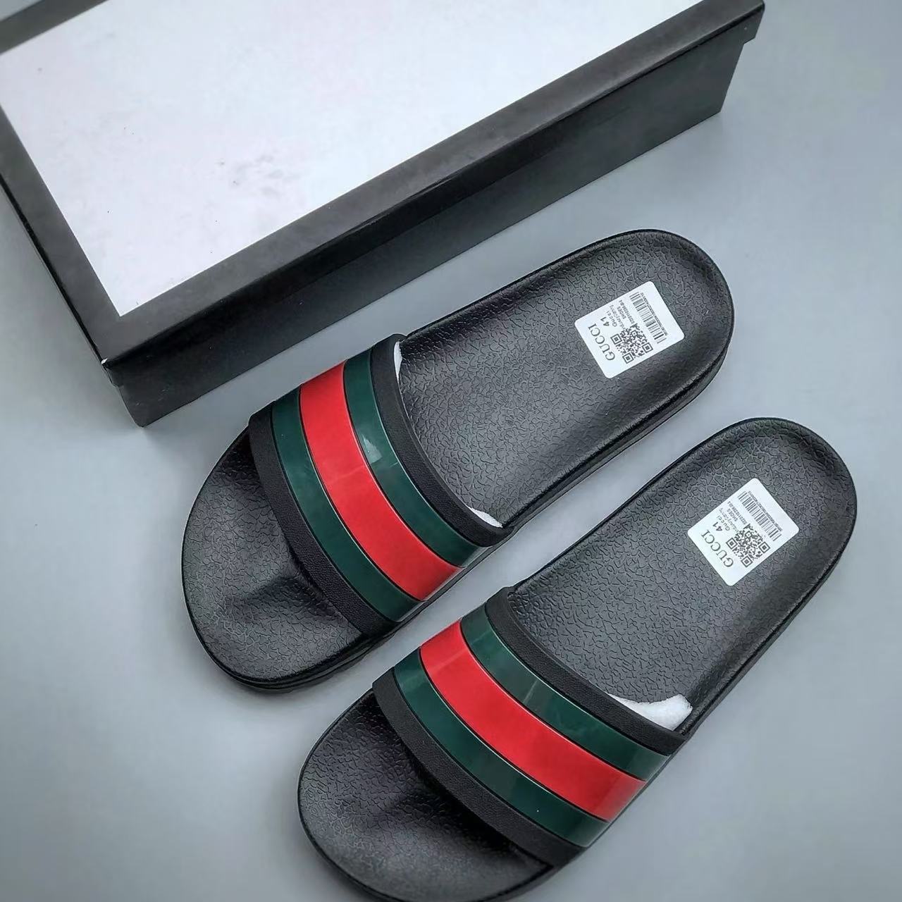Claquettes légères et tendance