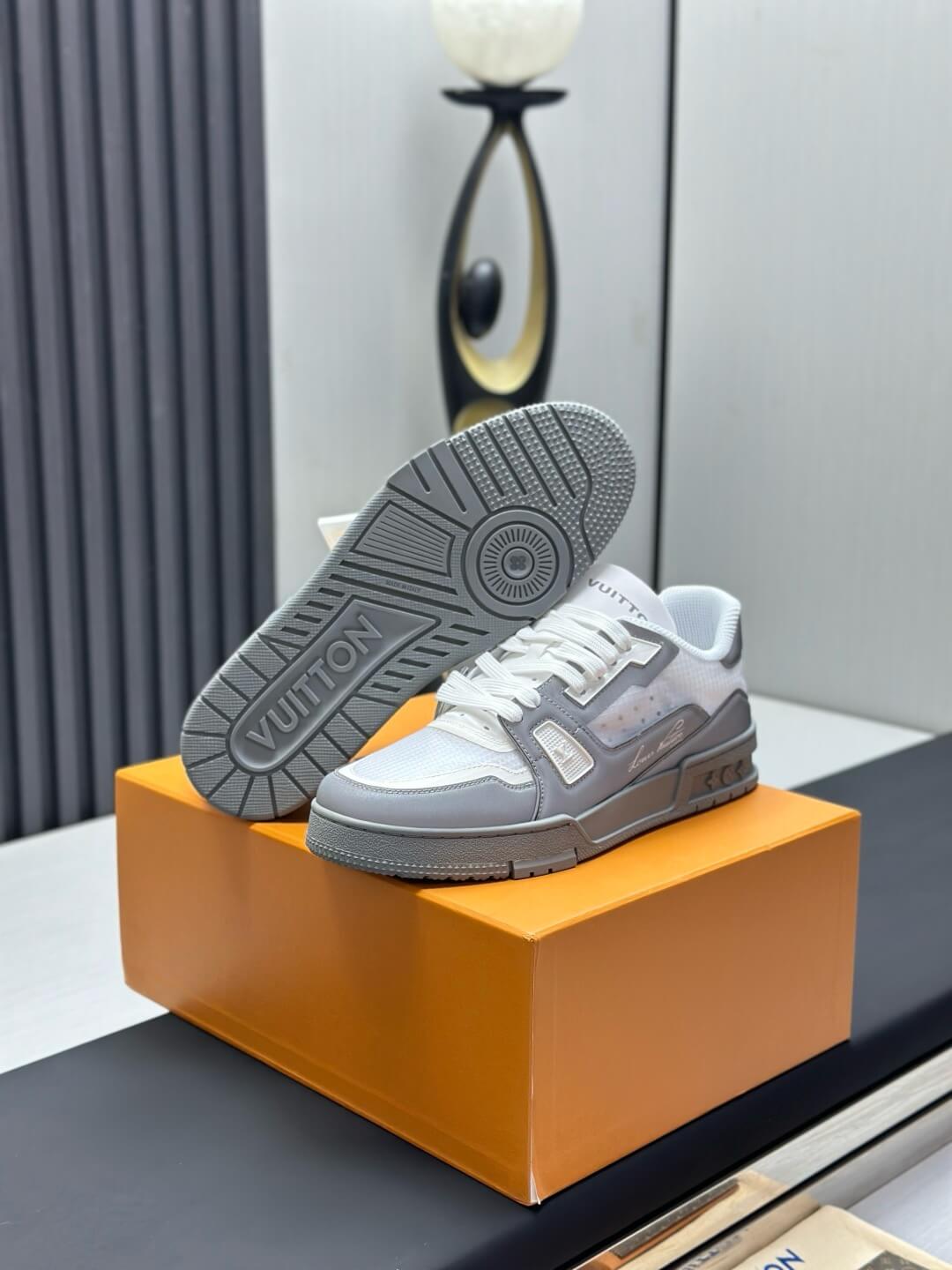 Trendy Cement Gray Sneaker