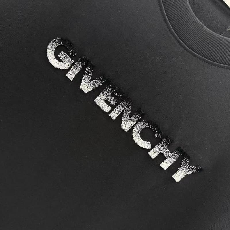 2025 New Gradient Brush Embroidery T-Shirt