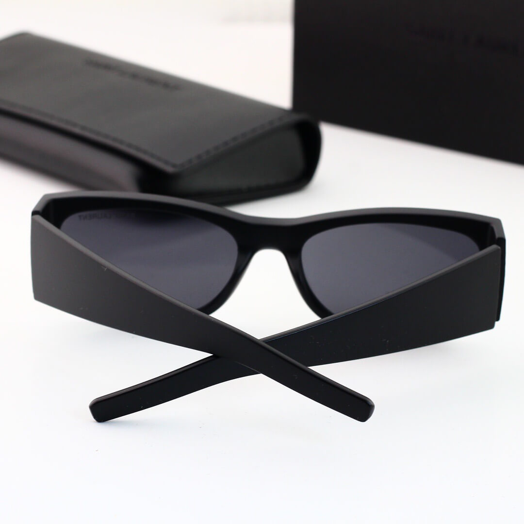 Lunettes de soleil carrées œil de chat modernes et élégantes