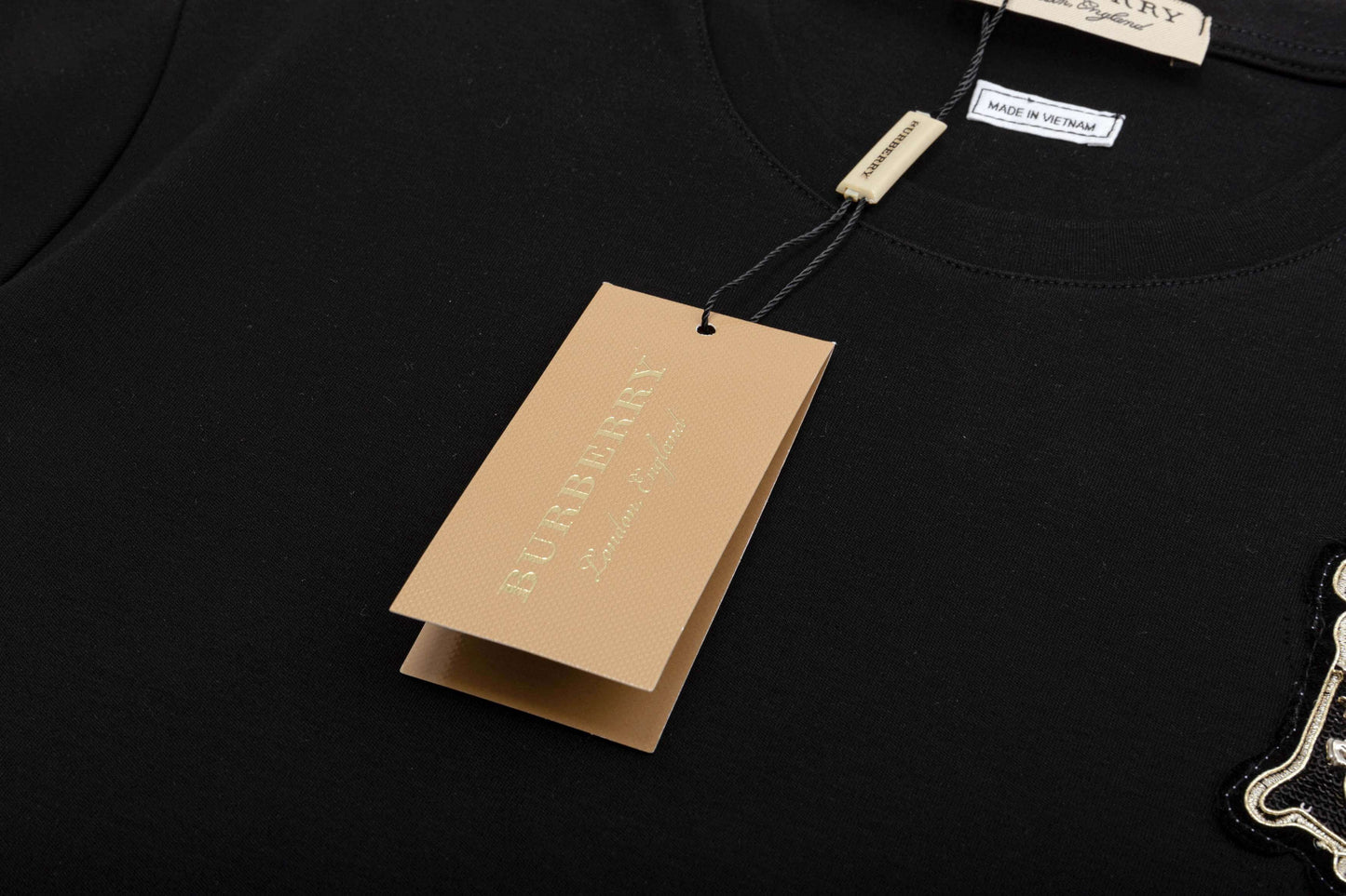 T-shirt à motif de broderie classique