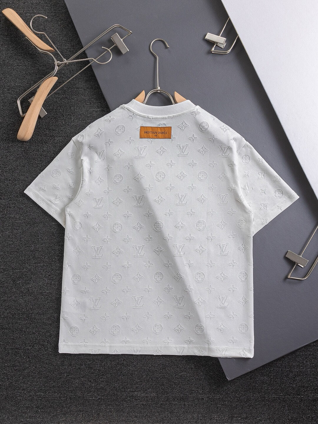T-shirt imprimé multicolore sur tout le corps
