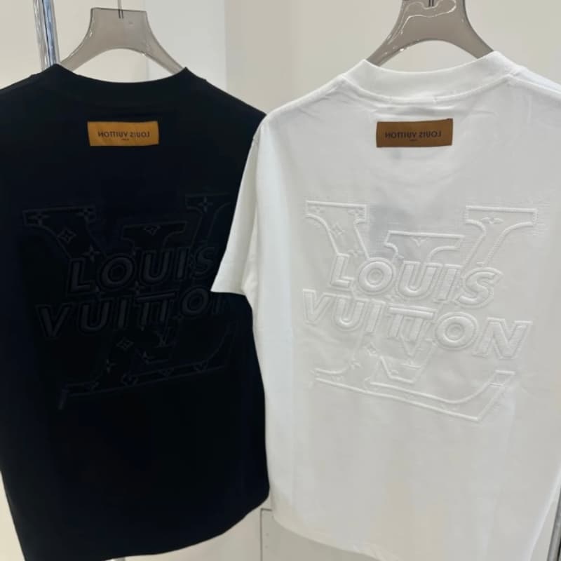 T-Shirt mit Stickerei auf der Rückseite