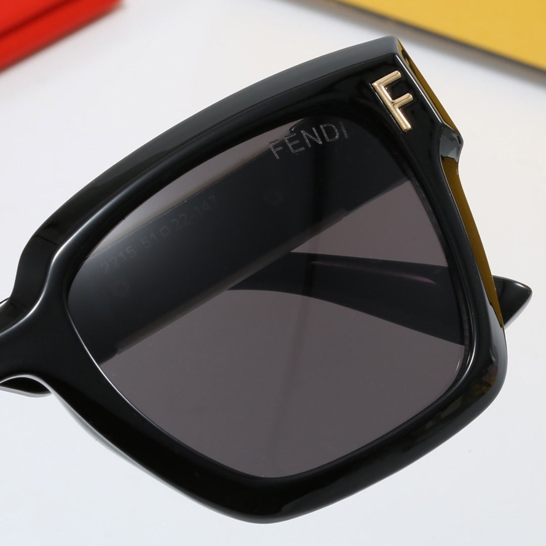 Dashing Wayfarer Sunglasses