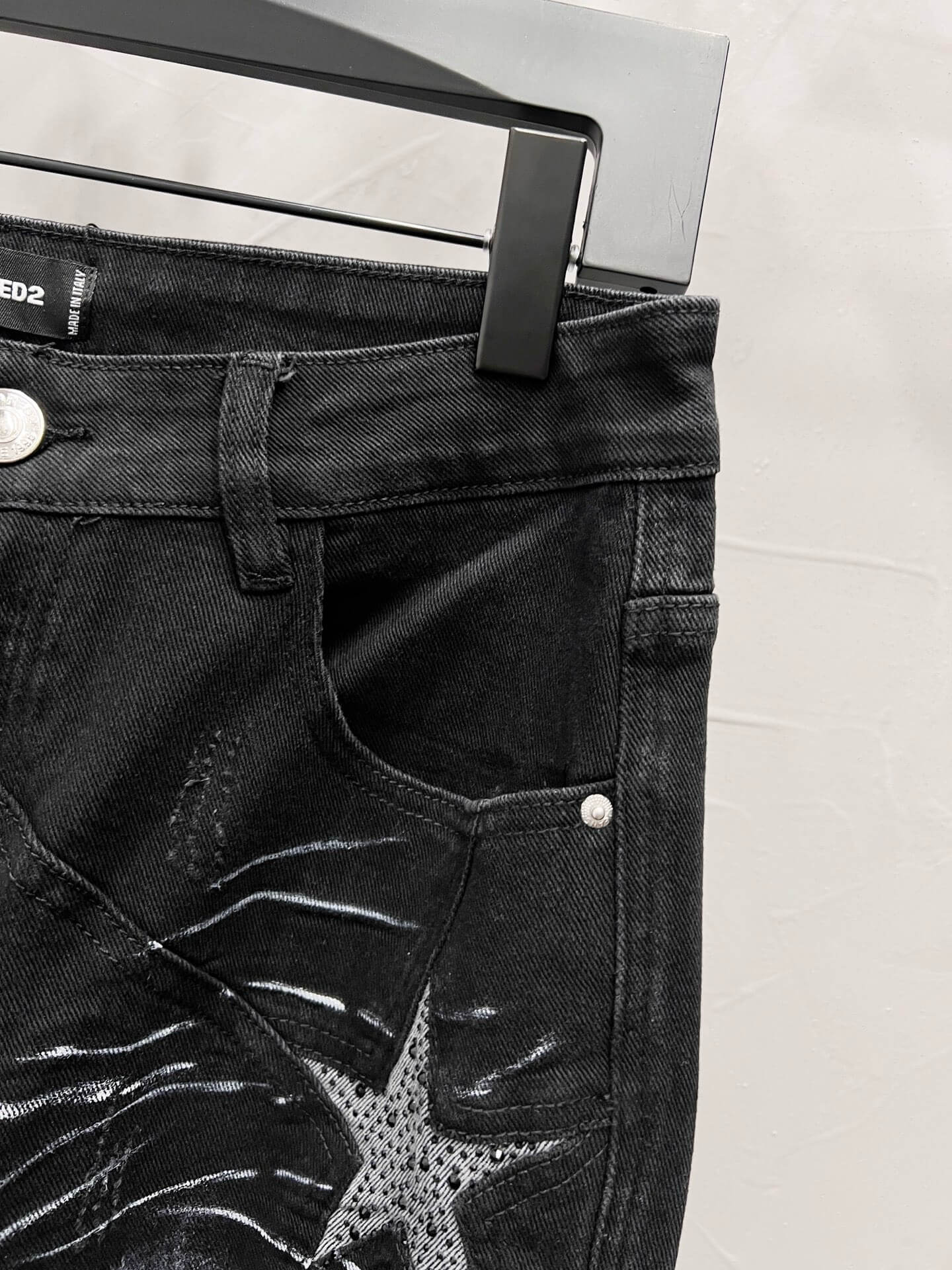Straight-Leg Jeans with Star Design