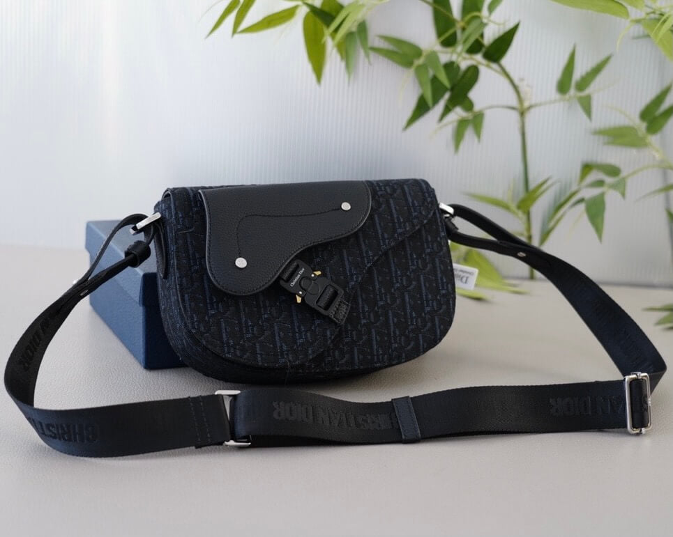 Simple Classic Metal Buckle Saddle Bag