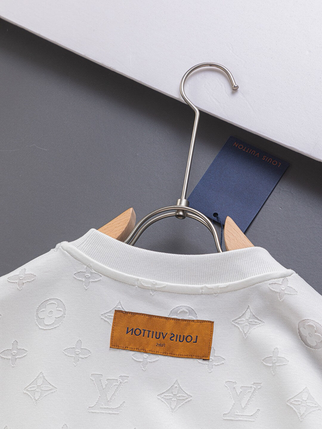 T-shirt imprimé multicolore sur tout le corps