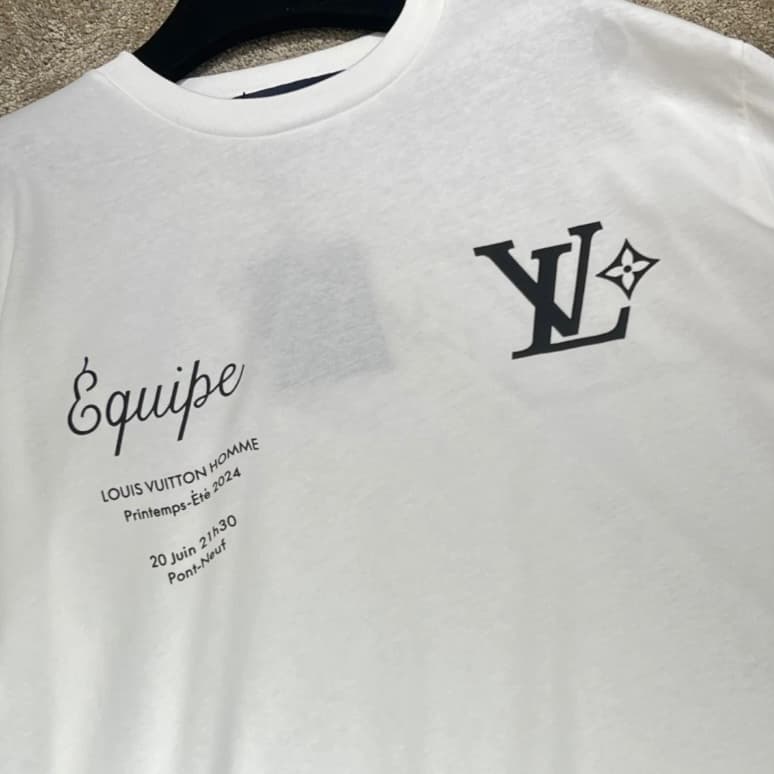 T-shirt imprimé classique et minimaliste