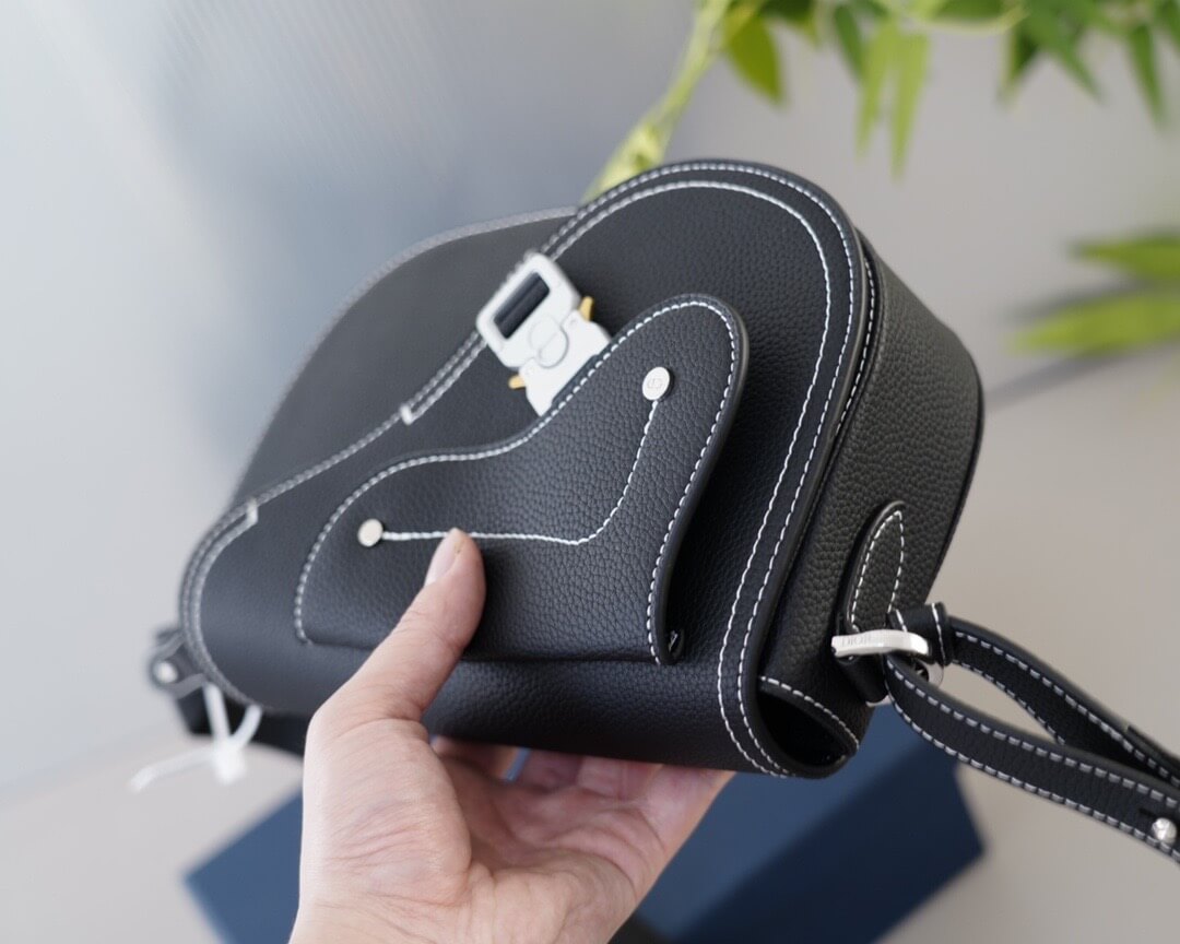 Simple Classic Metal Buckle Saddle Bag