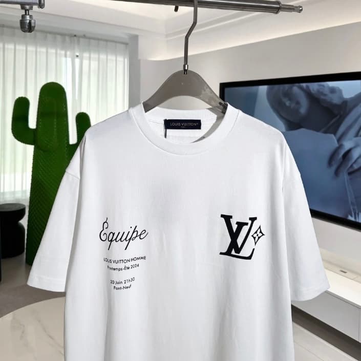 T-shirt imprimé classique et minimaliste