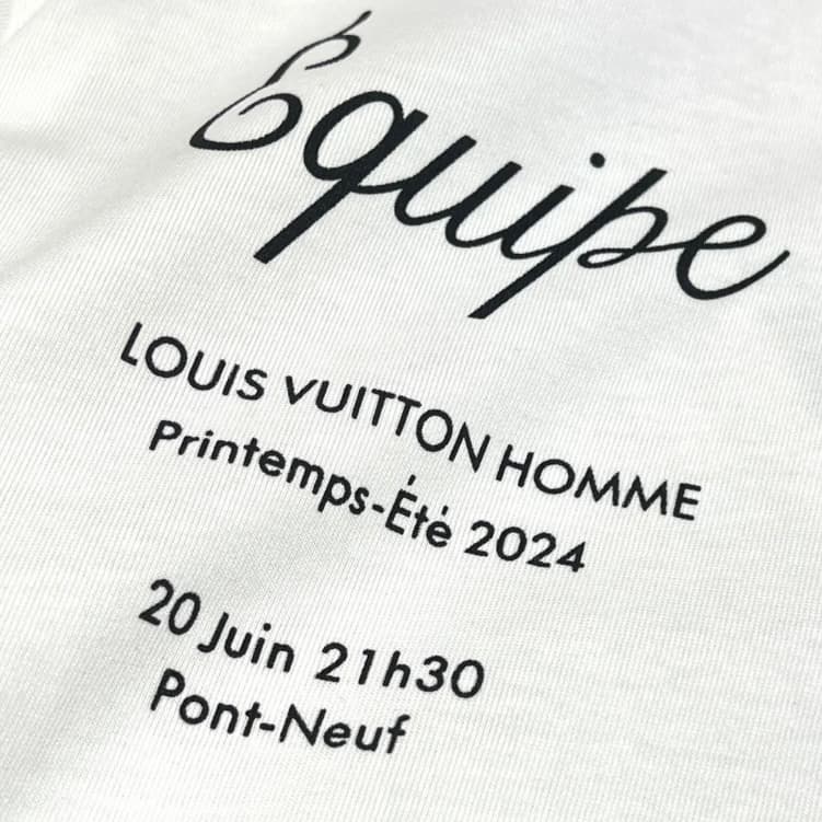 T-shirt imprimé classique et minimaliste