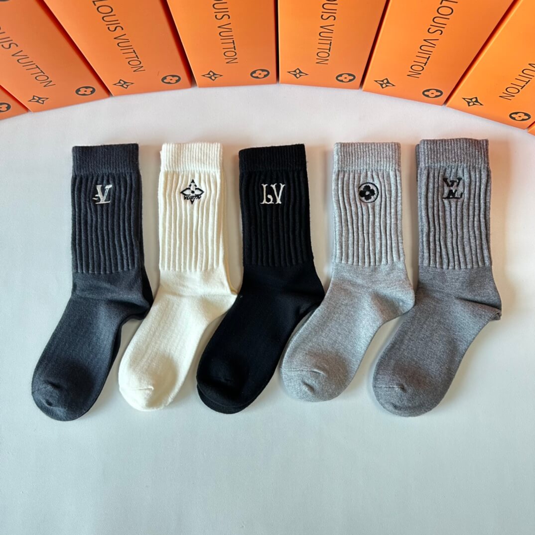 Cashmere Embroidery Mid-Length Socks