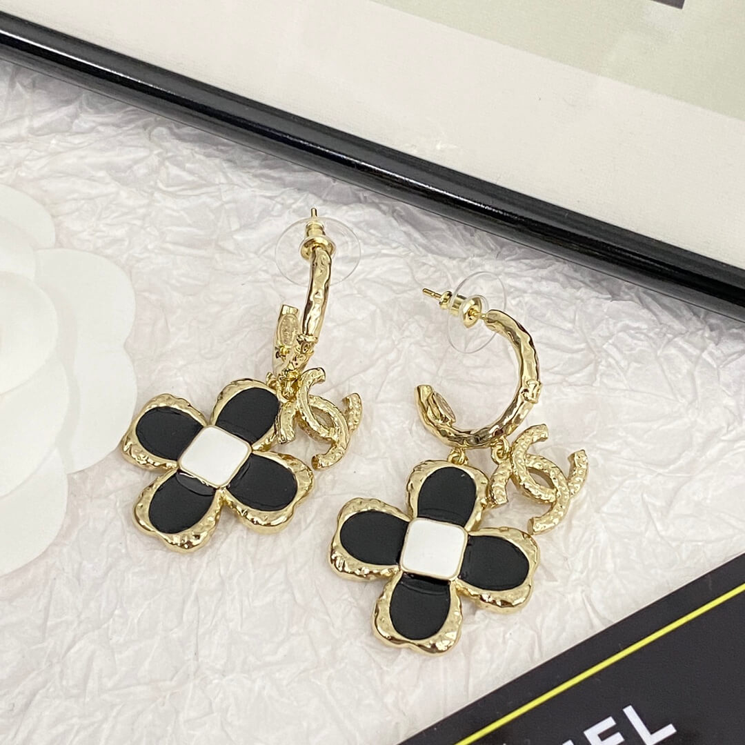 Color-Blocked Clover Earrings